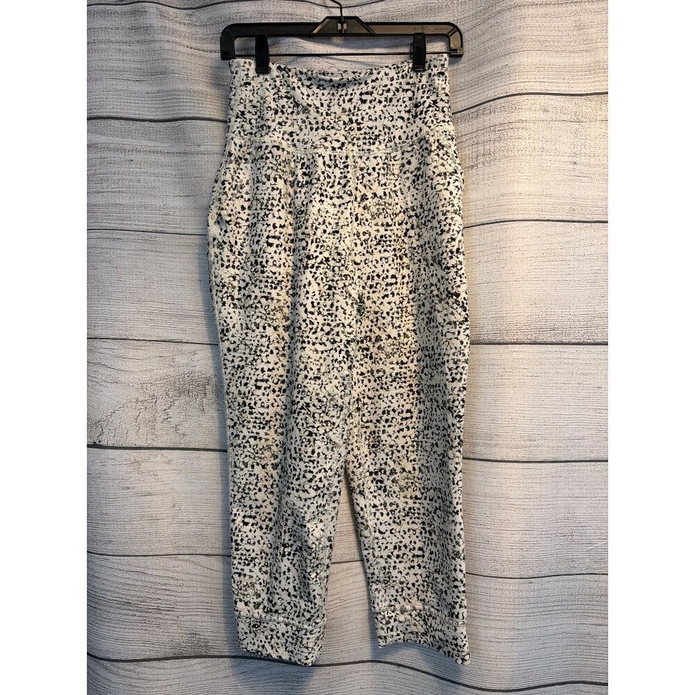 Old Navy High Waisted Powersoft Capri Joggers Size M